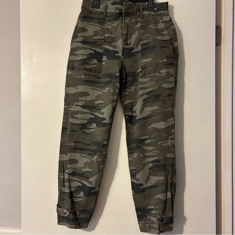 Express Women’s Green Camouflage Cargo Pants
